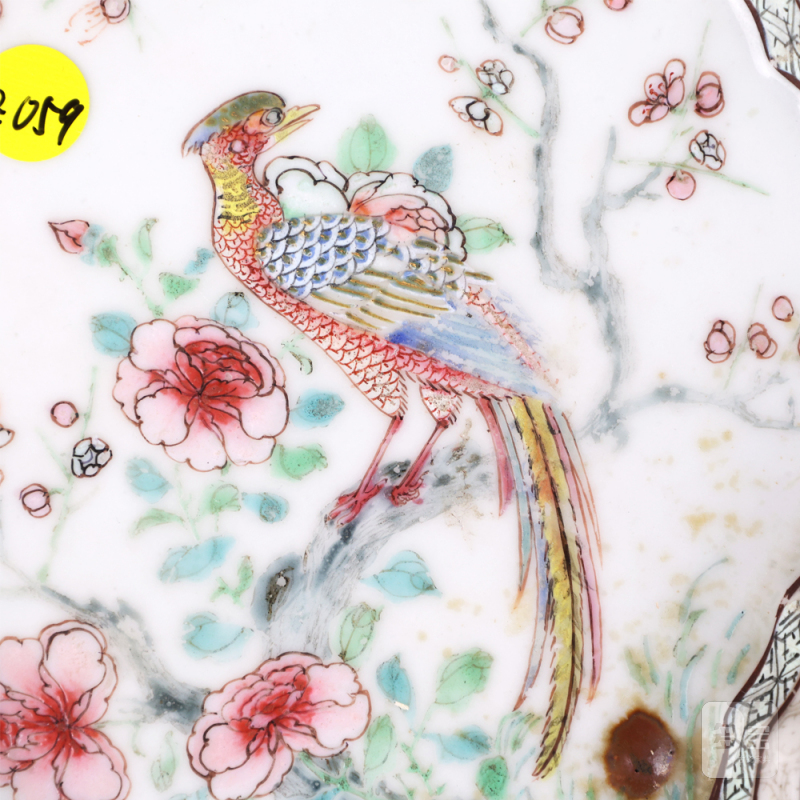 清雍正 广彩花鸟纹花口六方碟 - 图2